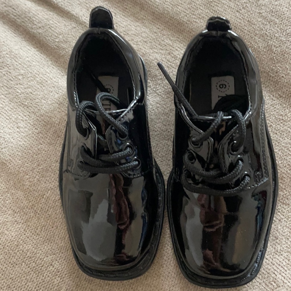 Tuxedo Dress shoes in Childrens Size 6